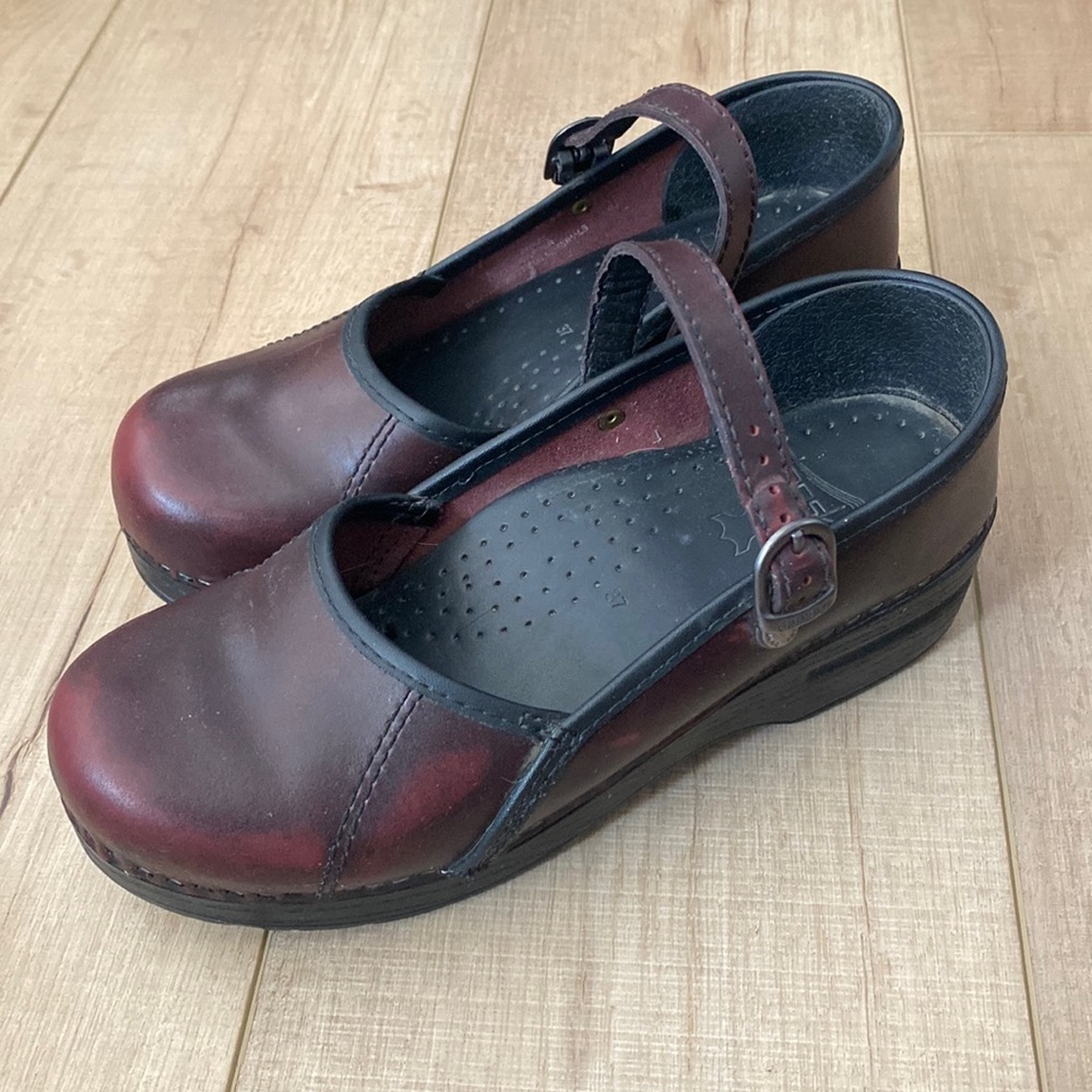 Dansko size 37 Mary Janes.